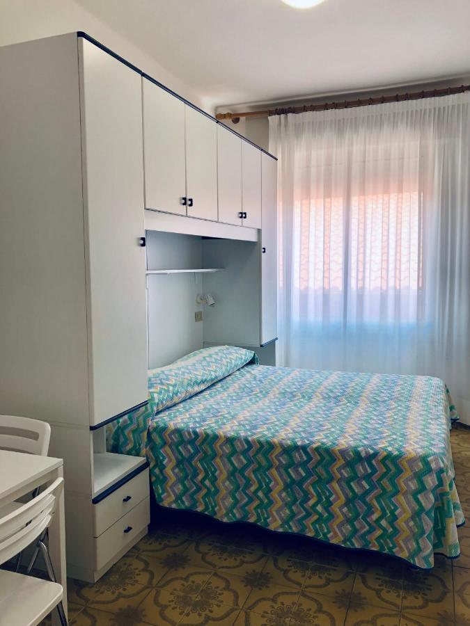 Albergo Elena Garni Каорле Екстер'єр фото