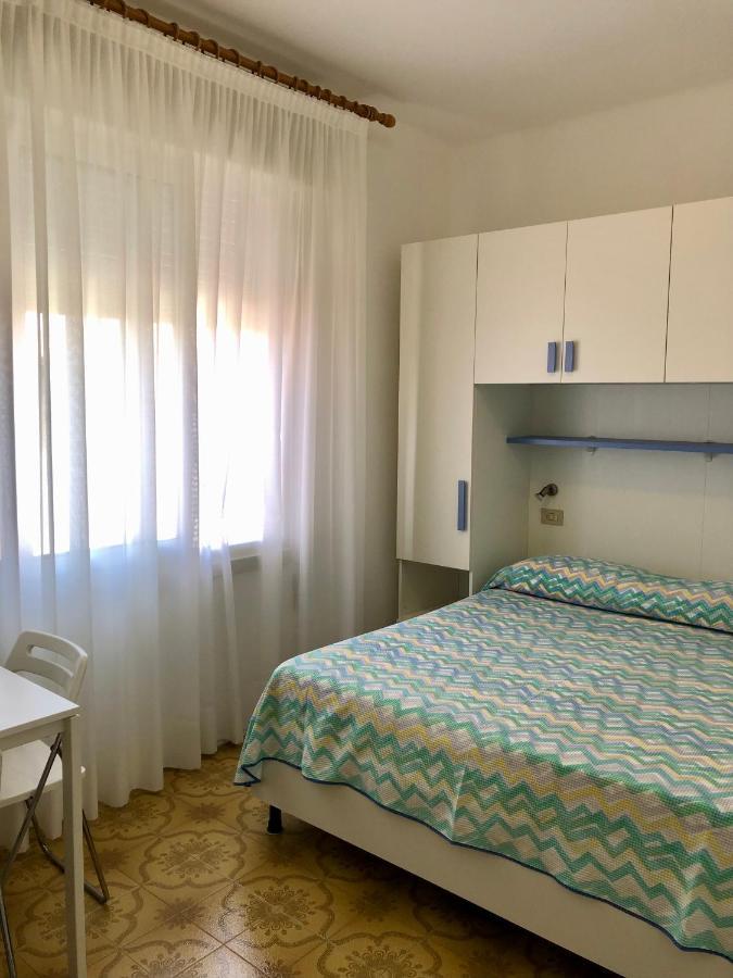 Albergo Elena Garni Каорле Екстер'єр фото