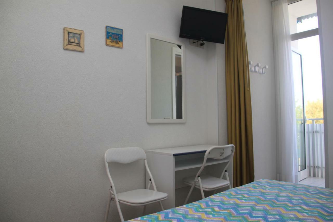 Albergo Elena Garni Каорле Екстер'єр фото