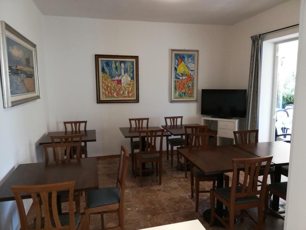 Albergo Elena Garni Каорле Екстер'єр фото